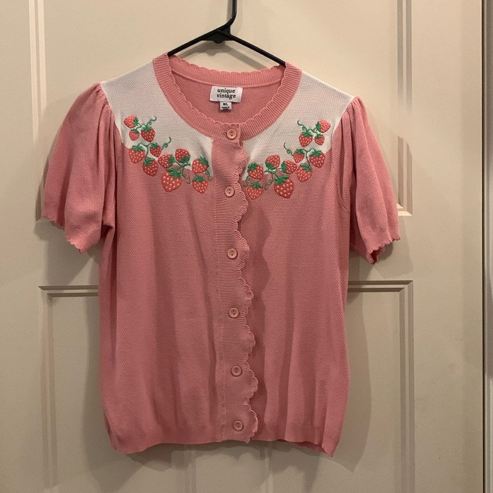 Unique Vintage 1950s pink strawberry cardigan 🍓